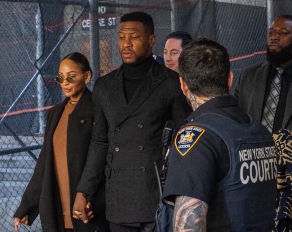 Jonathan Majors é condenado a 1 ano de aconselhamento doméstico por agressão