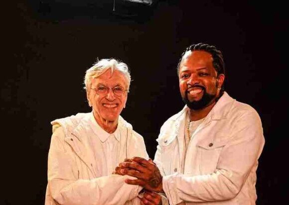 Xande de Pilares fará turnê com sucessos de Caetano Veloso.