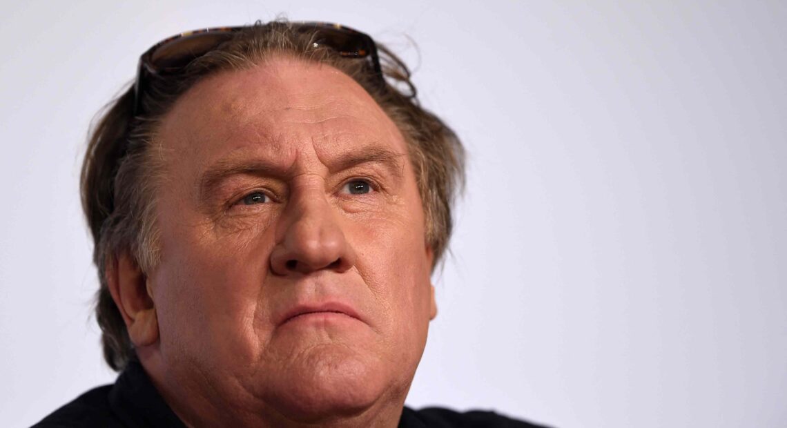Gérard Depardieu é preso por denúncias de agressões sexuais.