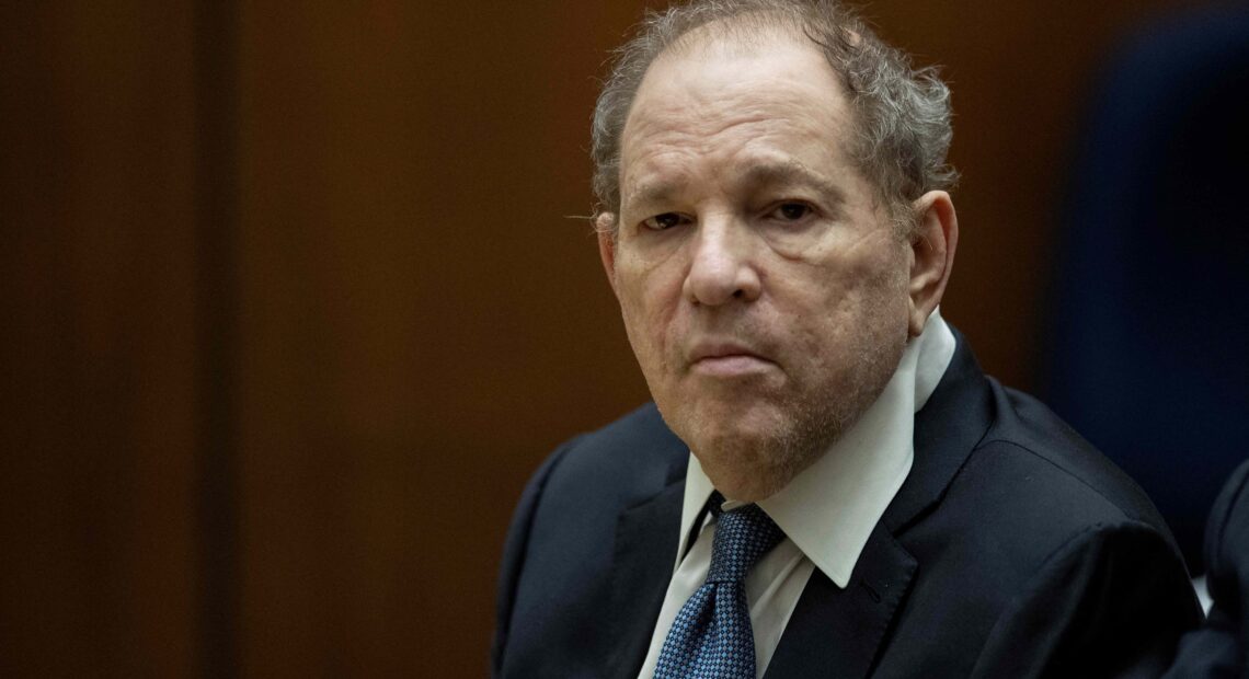 Tribunal anula uma das condenações por estupro de Harvey Weinstein.