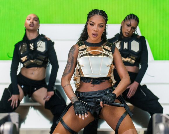 Beyoncé faz o anúncio da apresentação de Ludmilla no Coachella.