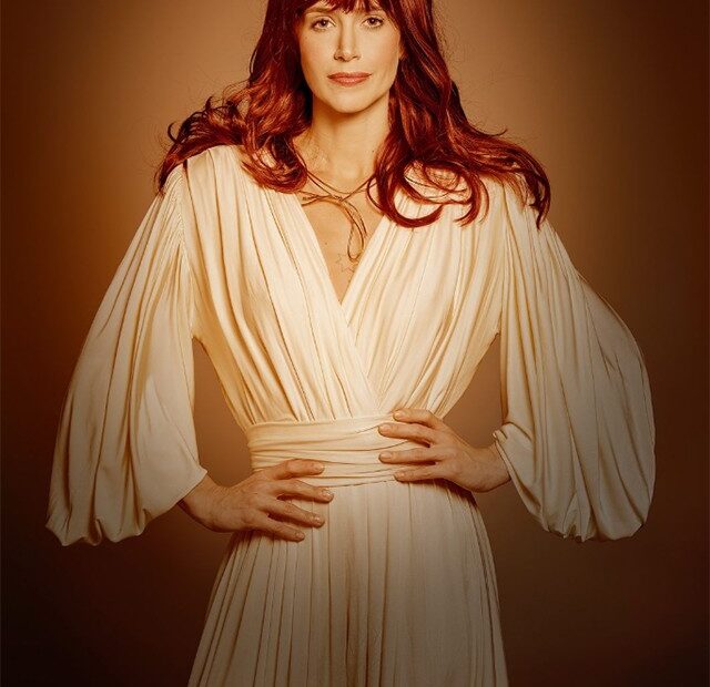 Mel Lisboa refaz foto de Rita Lee para promover estreia de musical
