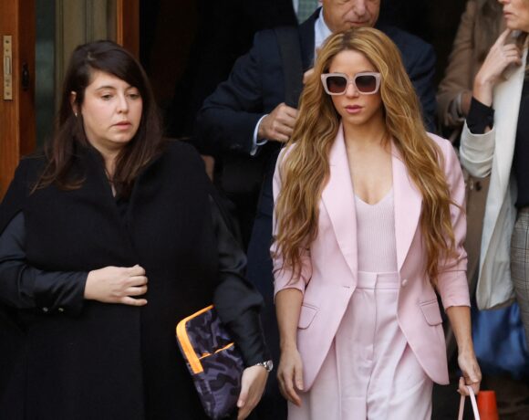 Justiça espanhola arquiva processo contra Shakira.