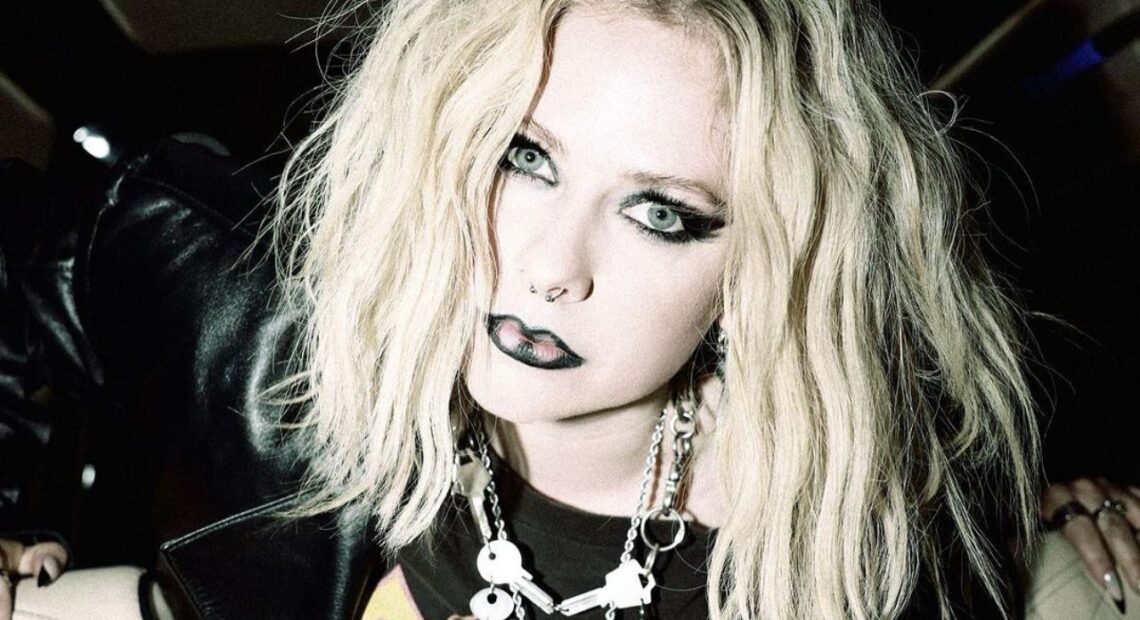 Avril Lavigne responde aos rumores sobre sua morte: ‘É uma teoria interessante’