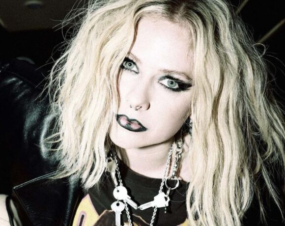 Avril Lavigne responde aos rumores sobre sua morte: ‘É uma teoria interessante’