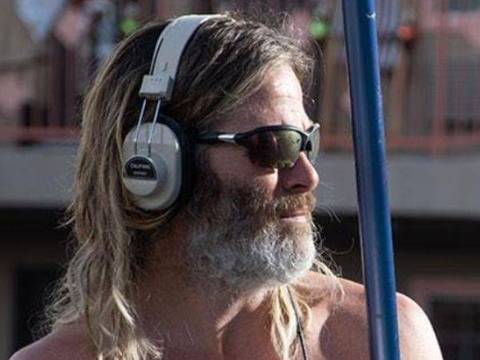 Novo trailer do filme O Cara da Piscina com Chris Pine.