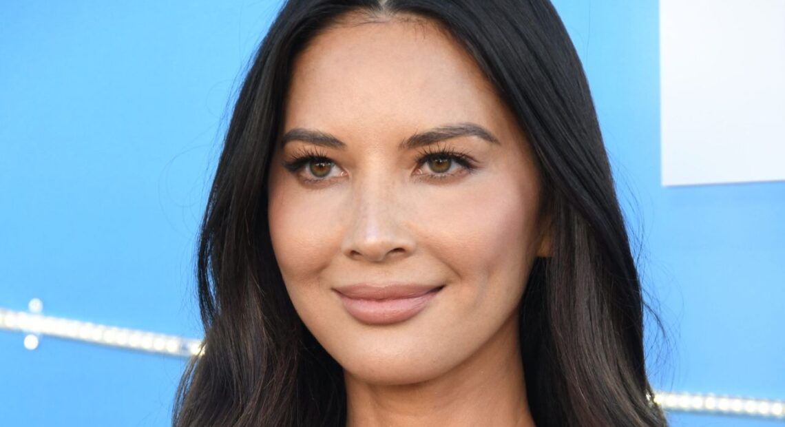 Olivia Munn, de X-Men, revela retirada de útero e ovários.