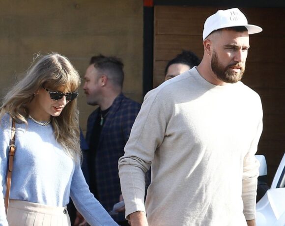 Taylor Swift e Travis Kelce aproveitam dia romântico juntos no Lago Como