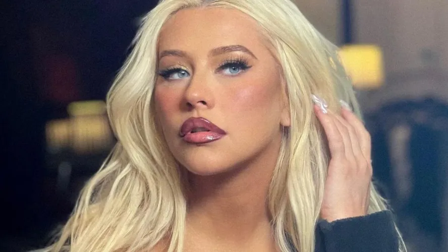 Christina Aguilera confirma mudança de gravadora.