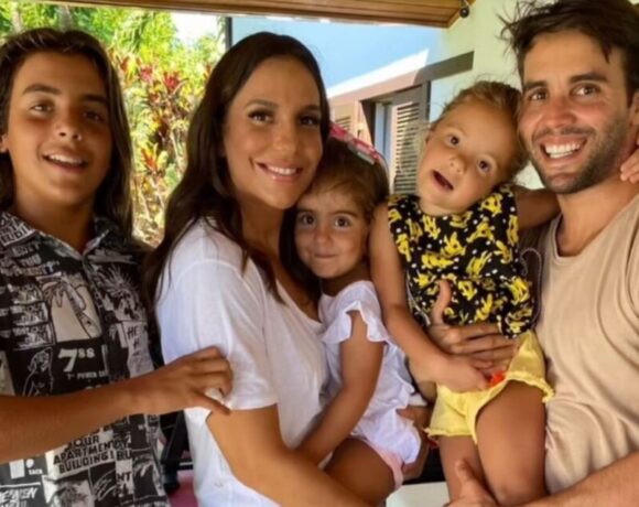 Ivete posta foto com família no dia das mães.