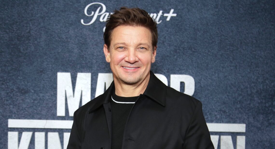 Um Mistério de Facas Aumenta com a Adição de Jeremy Renner