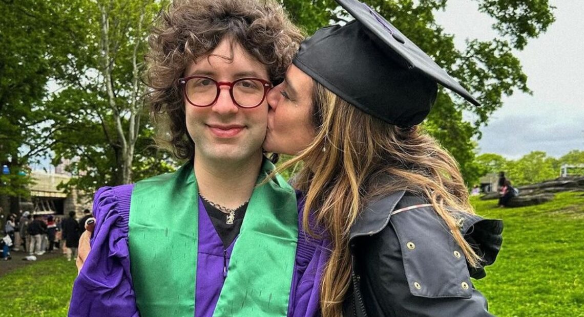 Luciana Gimenez se emociona com formatura do filho