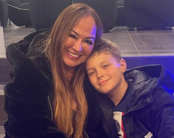 Após polêmica, mãe de Neymar apaga fotos com neto das redes sociais.