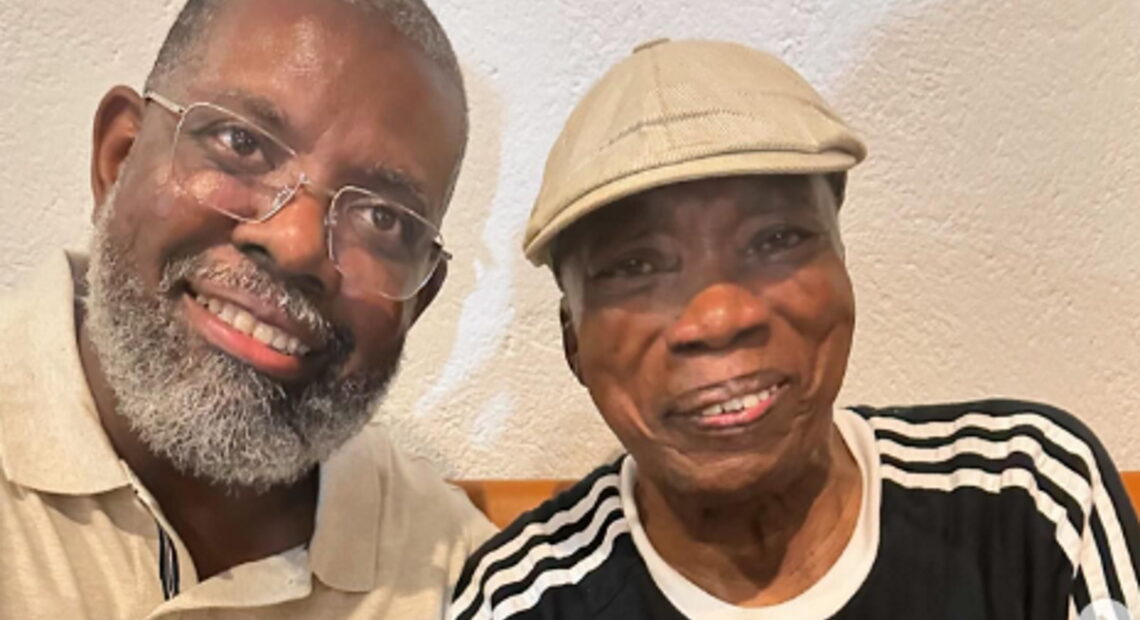 Péricles e Milton Nascimento regravam juntos “Maria, Maria”.
