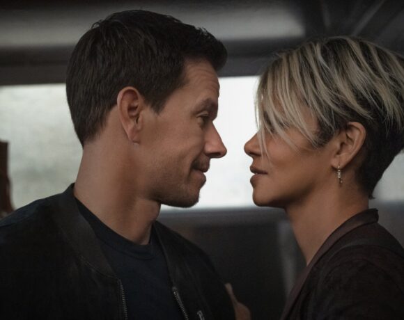 Halle Berry transforma ex-namorado da infância Mark Wahlberg em espião em comédia romântica da Netflix