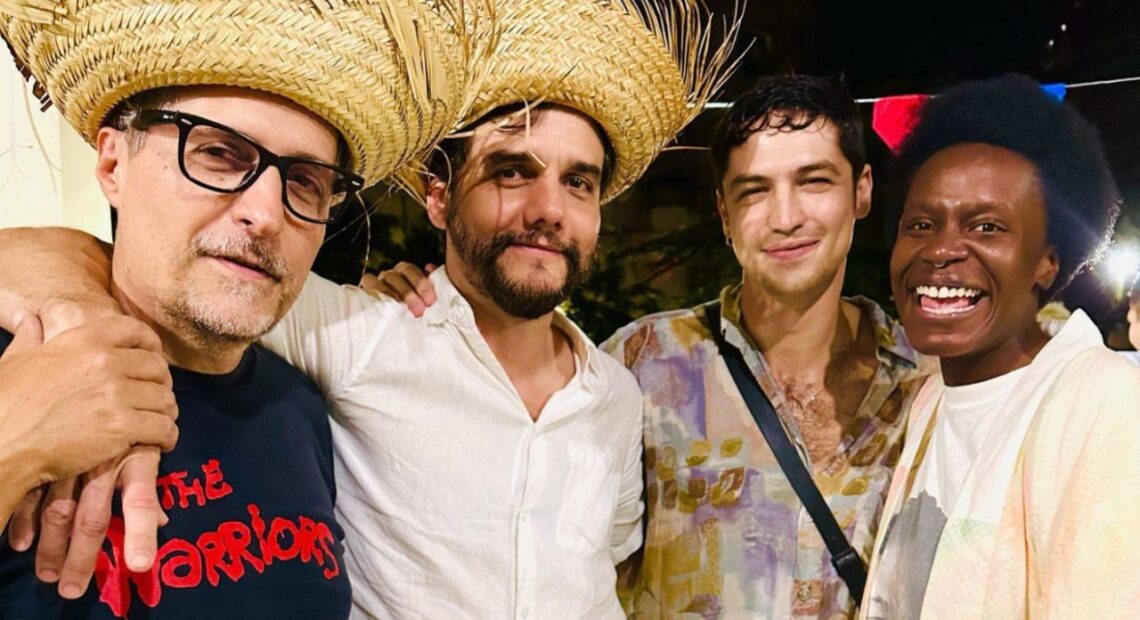 Wagner Moura celebra aniversário de 48 anos com festa junina em Recife.