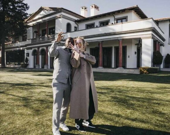 Adele realiza uma grande reforma na mansão que comprou de Stallone