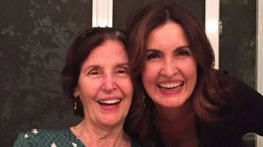 Fátima Bernardes acompanha a mãe durante internação hospitalar