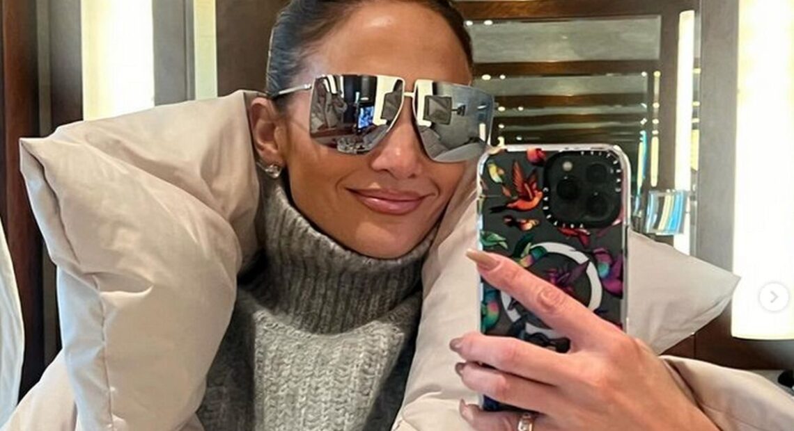 J-Lo e Ben Affleck mantêm distância em reunião familiar
