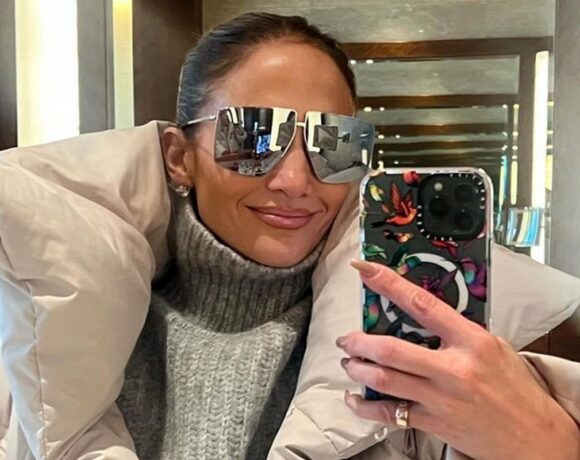 J-Lo e Ben Affleck mantêm distância em reunião familiar