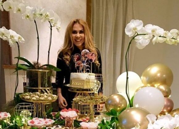 Joelma é surpreendida com festa de aniversário de 50 anos
