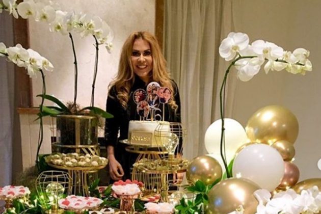 Joelma é surpreendida com festa de aniversário de 50 anos