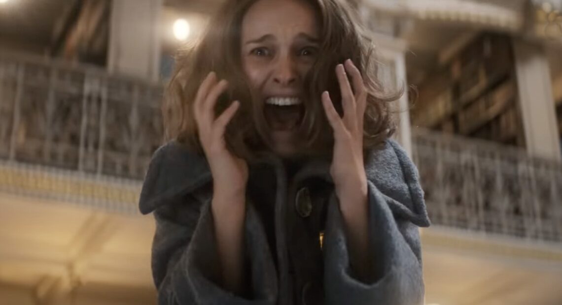 Natalie Portman é uma dona de casa entediada investigando um assassinato.
