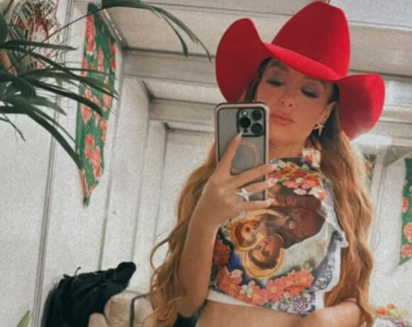 Maiara pede para receber imagem de Santo Antônio em show.