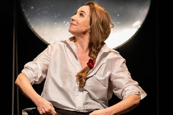 Marisa Orth trás o espetáculo “Bárbara“ para Salvador.