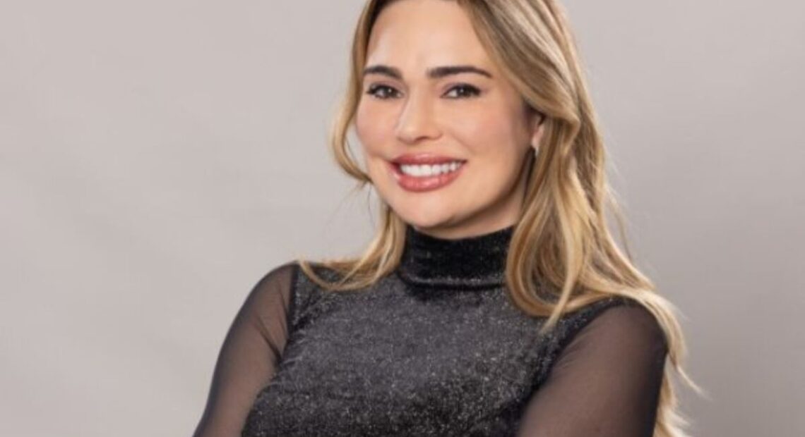 Rachel Sheherazade é contratada pela Record para apresentar programa dominical.