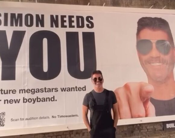 Simon Cowell busca novos talentos para formar uma boyband similar ao One Direction