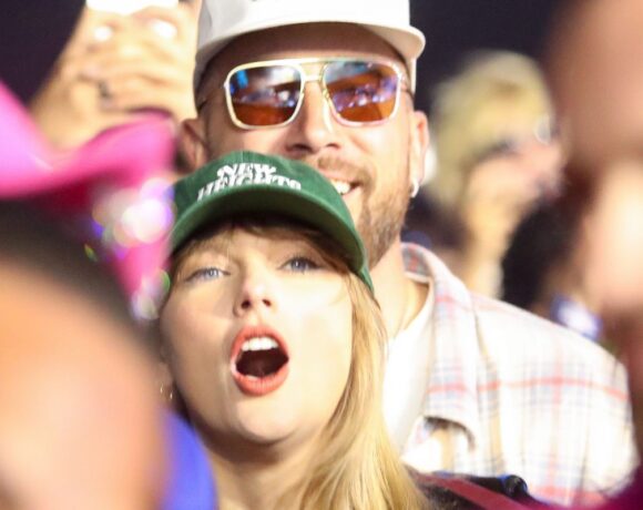 Travis Kelce se sente abençoado por estar próximo de Taylor Swift.