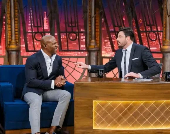 Terry Crews brilha no programa The Noite