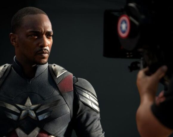 Anthony Mackie compartilha nova foto de Capitão América