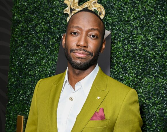 Série Spider-Man Noir da Sony Escala Lamorne Morris