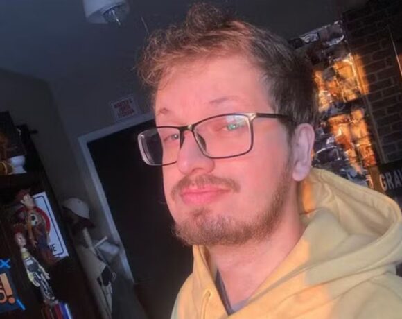 Ator exposto por escândalo pede ajuda