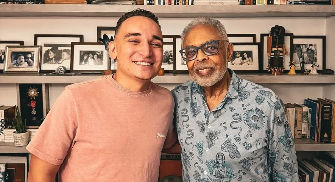 João Gomes e Gilberto Gil se reúnem para um bate-papo.
