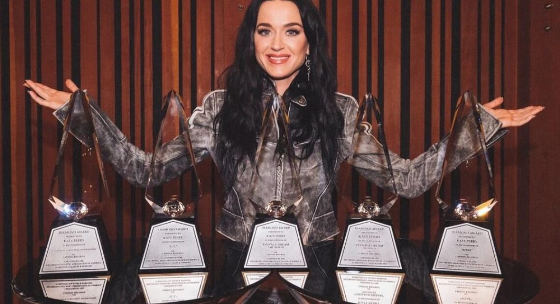 Katy Perry quebra recorde histórico antes do lançamento de novo single