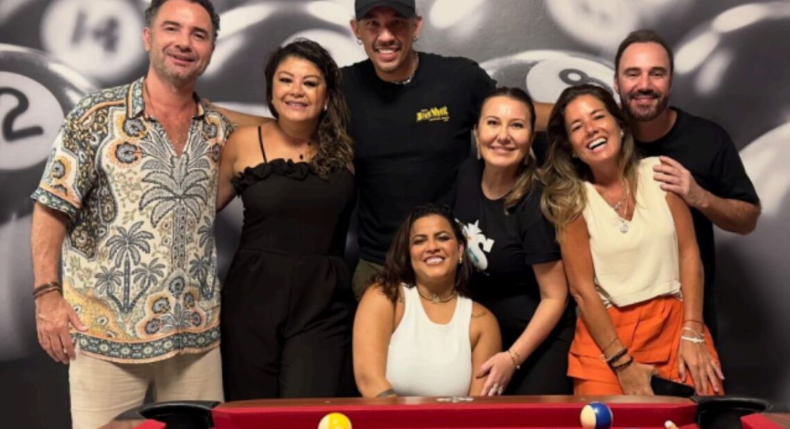 Marco Luque se diverte com celebridades antes de embarcar em turnê pelos Estados Unidos