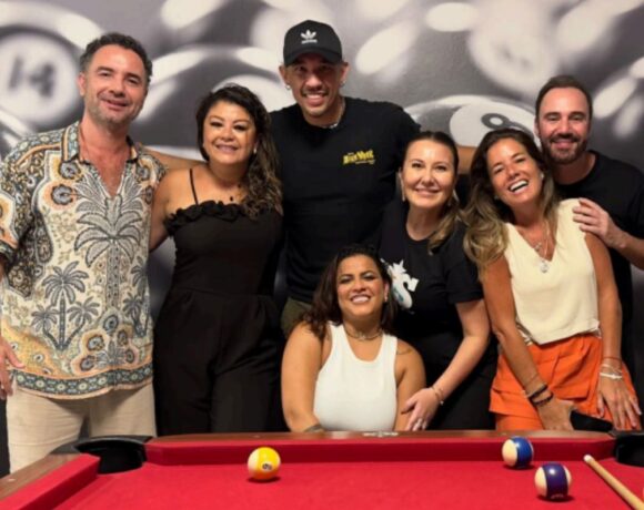 Marco Luque se diverte com celebridades antes de embarcar em turnê pelos Estados Unidos