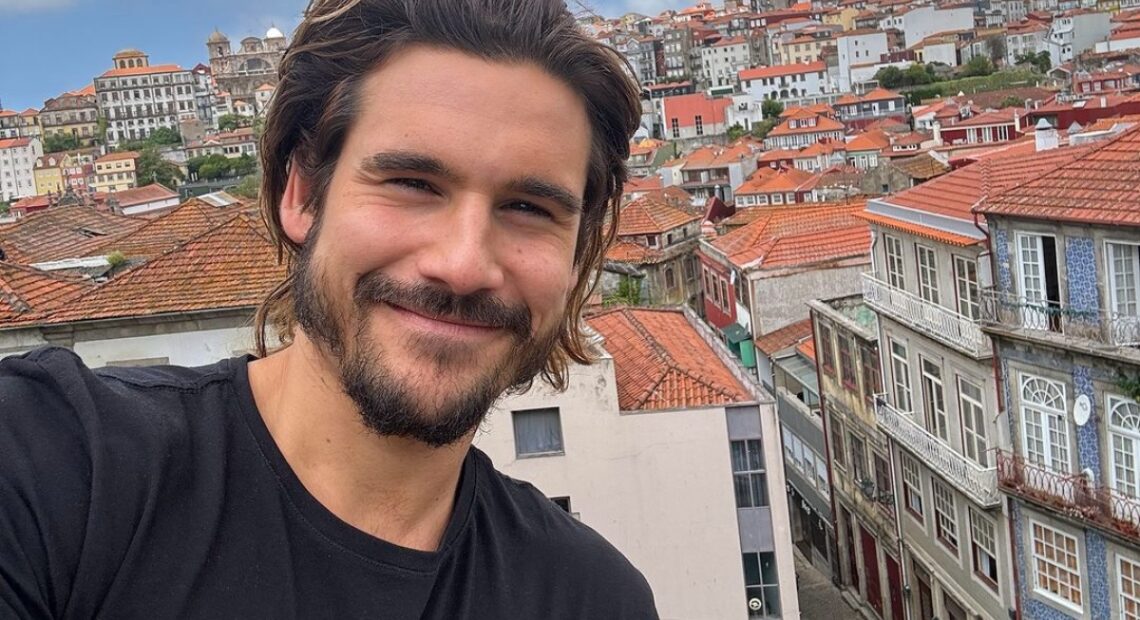 Ator Nicolas Prattes chega a Portugal para iniciar gravações de nova novela