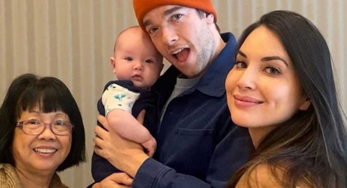 Olivia Munn e John Mulaney selam sua união com uma cerimônia íntima