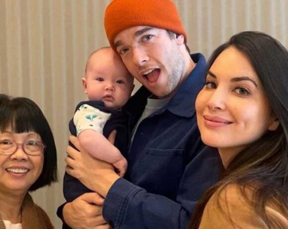 Olivia Munn e John Mulaney selam sua união com uma cerimônia íntima