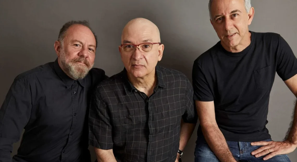 Em show na Concha, Paralamas relembra 40 anos de carreira