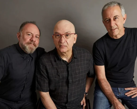 Em show na Concha, Paralamas relembra 40 anos de carreira