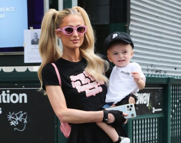 Filho de Paris Hilton “rouba a cena” durante sua sessão de fotos