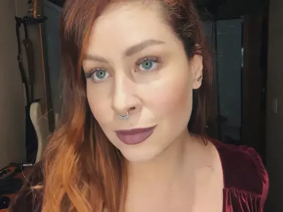 Pitty informa nas redes sociais que está bem.