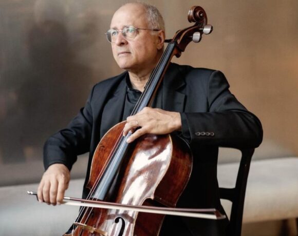 Antonio Meneses, renomado violoncelista, interrompe carreira após diagnóstico de câncer