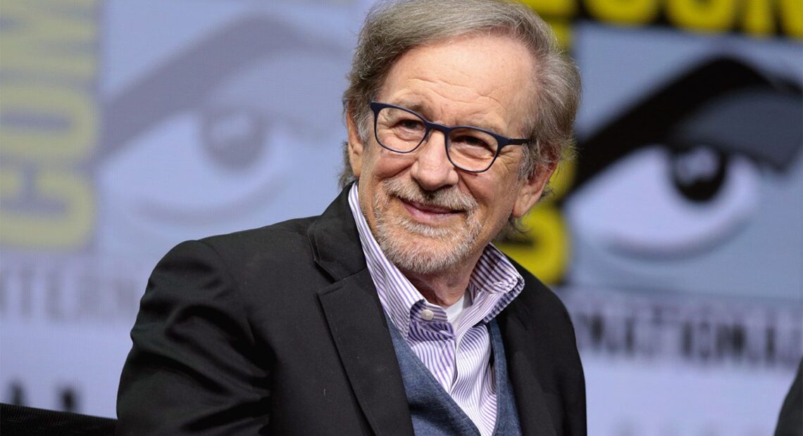 Josh O’Connor se junta ao filme de Steven Spielberg sobre UFOs com Emily Blunt